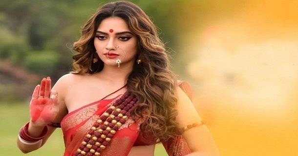 ‘আপনি না মুসলিম’ সিঁদুর পরে তোপের মুখে পড়লেন নুসরাত!