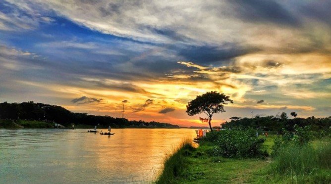 সস্তানকে বাঁচাতে নদীতে ঝাপ দিয়ে নিখোঁজ মা সস্তানকে বাঁচাতে নদীতে ঝাপ দিয়ে নিখোঁজ মা