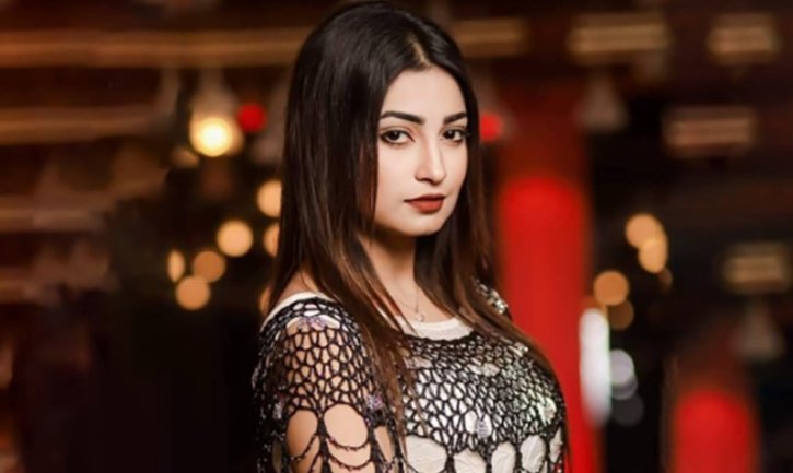 ৭০-৮০ ভাগ বাংলাদেশি মেয়ে যৌবনে ভুল পথে যায়: রাজ রিপা