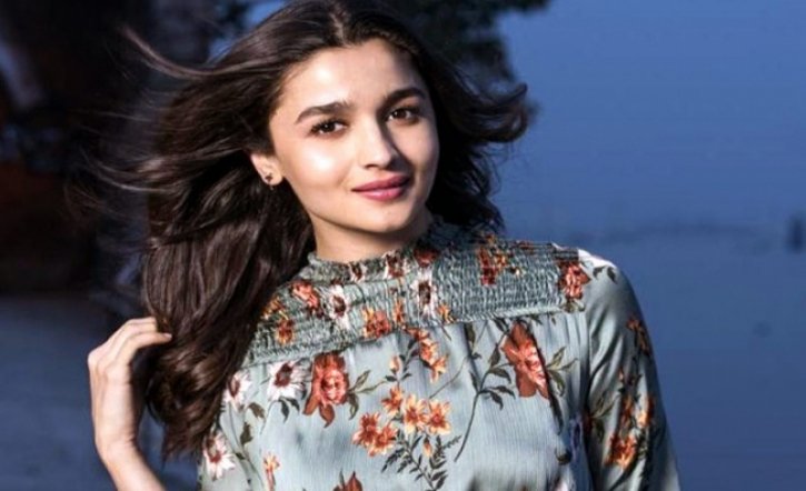 বিয়ের আগে কেন ‘লিভ টুগেদার’, জানালেন আলিয়া বিয়ের আগে কেন ‘লিভ টুগেদার’, জানালেন আলিয়া