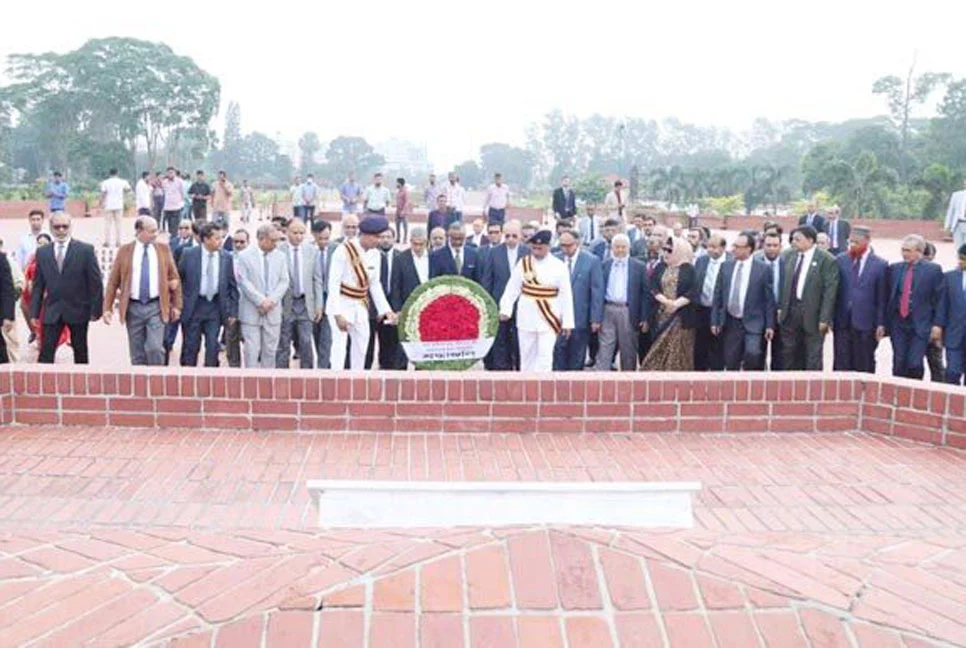 জাতীয় স্মৃতিসৌধে শ্রদ্ধা জানালেন প্রধান বিচারপতি জাতীয় স্মৃতিসৌধে শ্রদ্ধা জানালেন প্রধান বিচারপতি