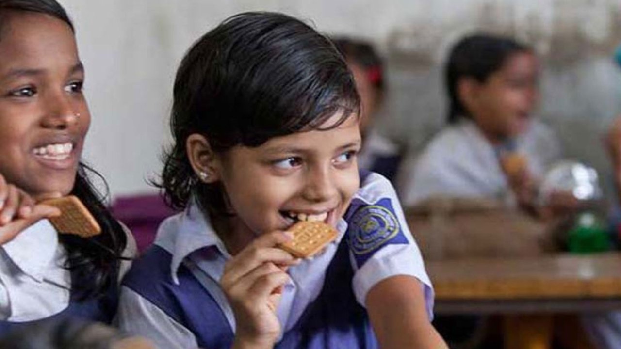 ১৫০ উপজেলায় প্রাথমিক স্কুলে খাবার পাবে শিশুরা, শুরু হচ্ছে তথ্য সংগ্রহ