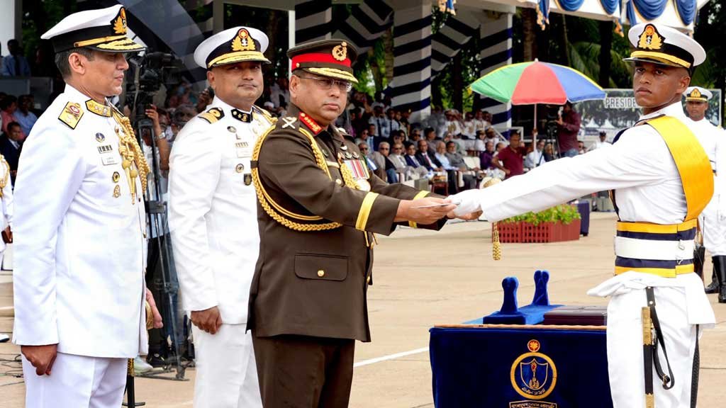 সার্বভৌমত্ব রক্ষায় তরুণ নৌ কর্মকর্তাদের প্রস্তুত থাকার আহ্বান সেনাপ্রধানের
