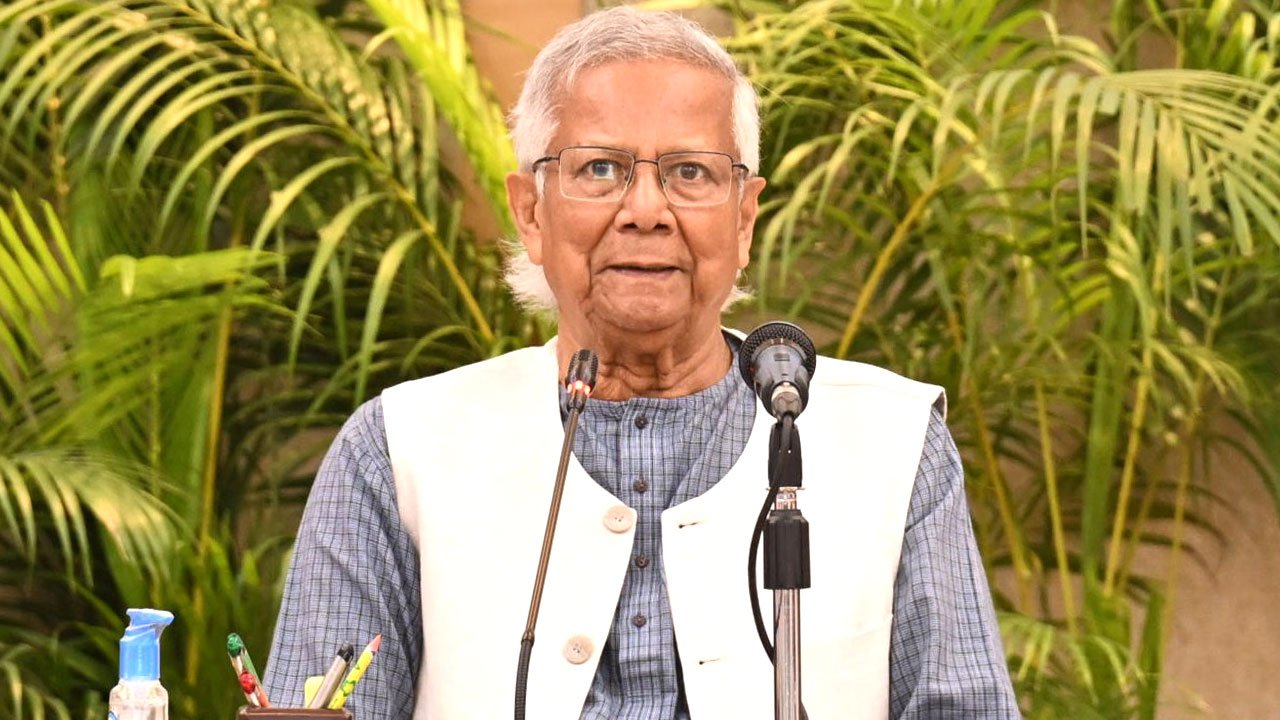 দুপুরে গণভবনে প্রধান উপদেষ্টার সংবাদ সম্মেলন