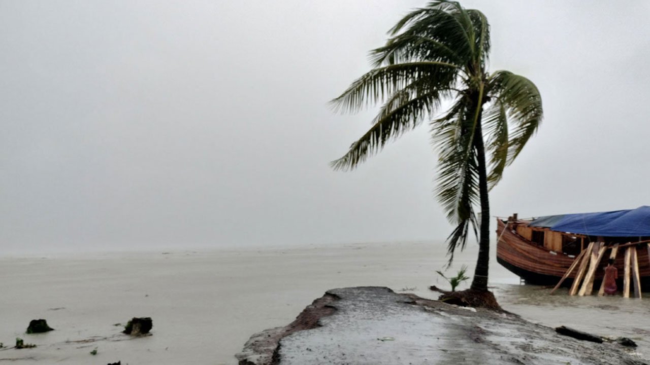 ১৫ অঞ্চলে ঝড়ের আভাস, নদীবন্দরে সতর্ক সংকেত